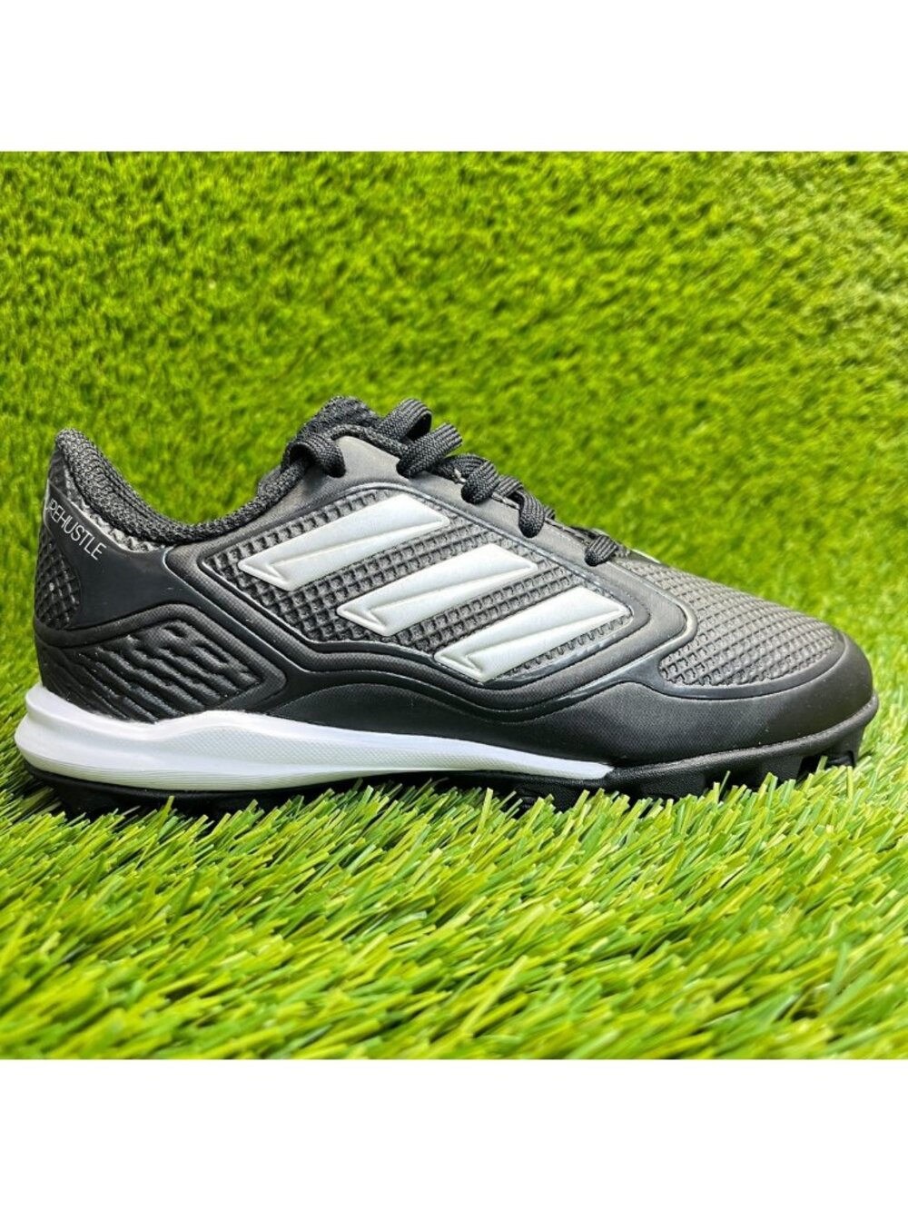 Adidas Purehustle 3 MD Boys Size 1Y Black White Running Outdoor Softball Cleats